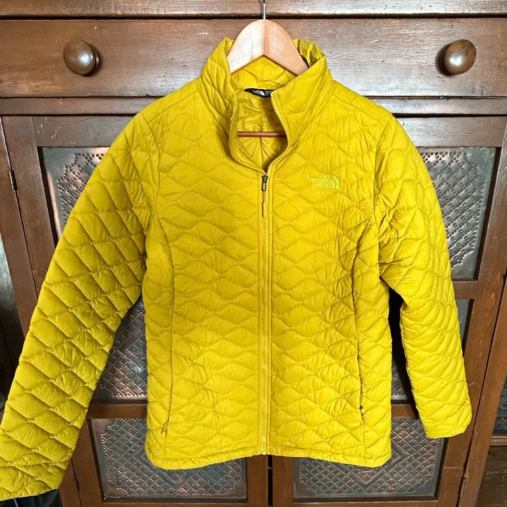 North Face ladies large thermoball jacket